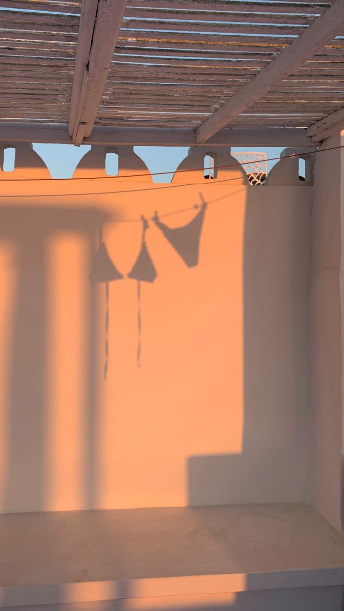 Ombre de maillot au soleil couchant